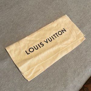 LV wallet dust cover